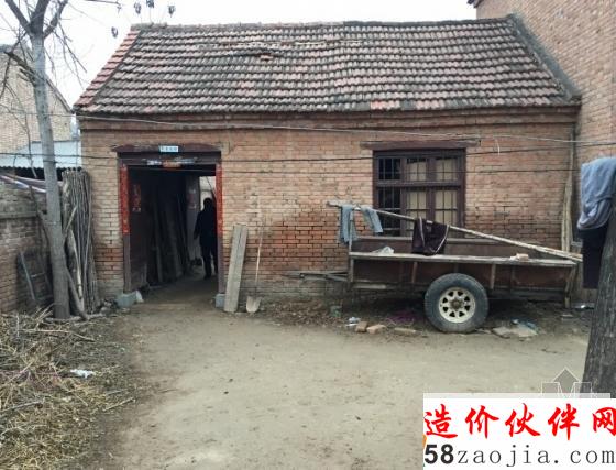 從遠(yuǎn)處拍攝的農(nóng)村房