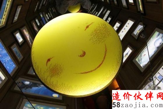懸掛于車內(nèi)的月亮一定萌化了無數(shù)人的心