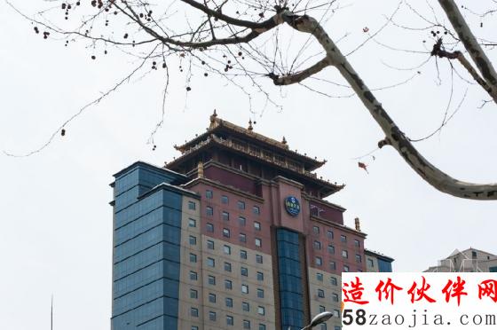 上海一高層建筑上建起“寺廟”氣勢(shì)恢宏