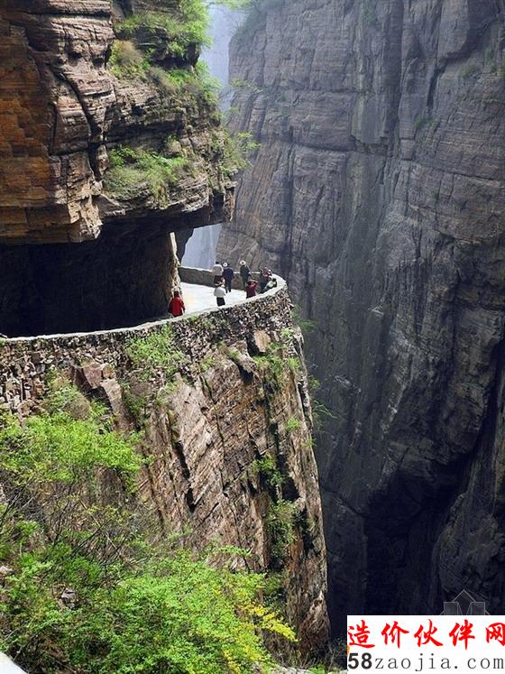 去河南下山的路,掛壁公路的起點(diǎn)