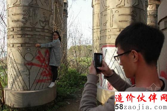 3座微縮版不過(guò)數(shù)米高的金字塔