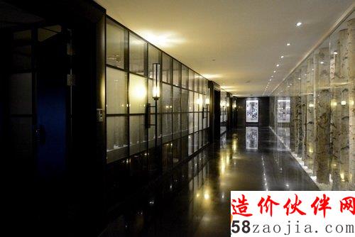 江蘇昆山“簡(jiǎn)潔硬朗”龍海建工辦公室
