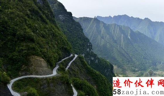 湖北恩施“天路”緊貼絕壁