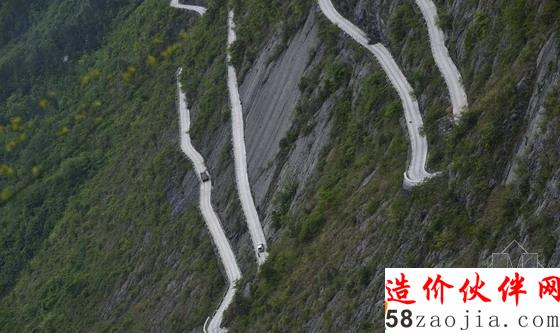 湖北恩施“天路”緊貼絕壁險峻異常