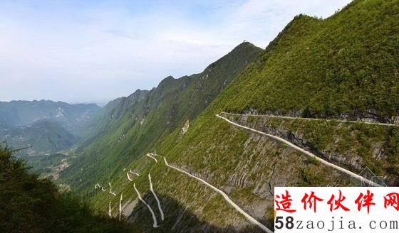 湖北恩施“天路”緊貼絕壁