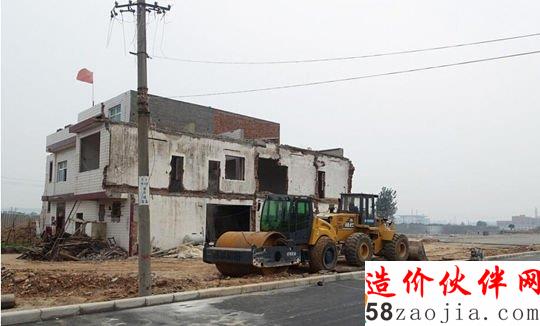 洛陽最牛“釘子戶”頂國旗腰斬道路