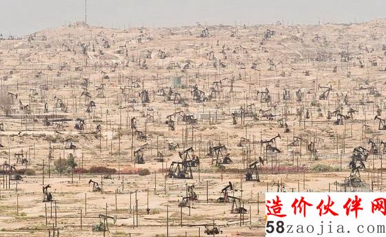 日益枯竭的油井是人類破壞生態(tài)的又一明證。圖為加利福尼亞Kern River油田
