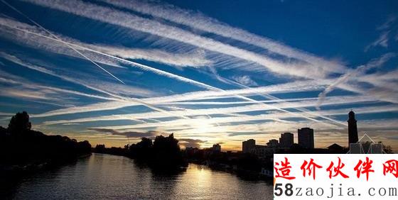 英國倫敦泰晤士河的上空空氣污染和溫室氣體排放