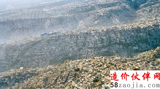 墨西哥城不斷擴張,密密麻麻人類建筑物遮蔽之下