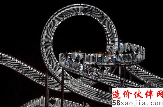 老虎與烏龜魔力之山上的步行過山車,位于德國杜伊斯堡