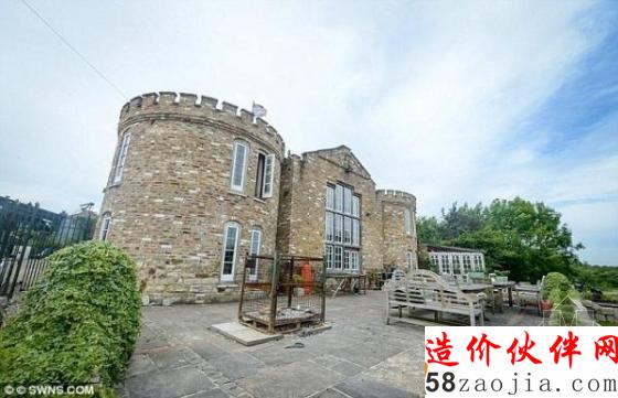 夫婦偷蓋古城堡不敢住 用干草和塑料布捂了4年
