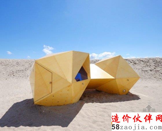 十四位設(shè)計(jì)師構(gòu)建沙灘上的膠囊旅館
