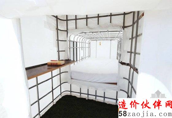 十四位設(shè)計(jì)師構(gòu)建沙灘上的膠囊旅館