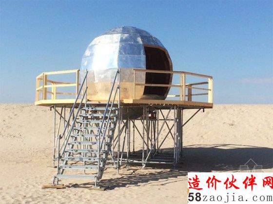 十四位設(shè)計(jì)師構(gòu)建沙灘上的膠囊旅館