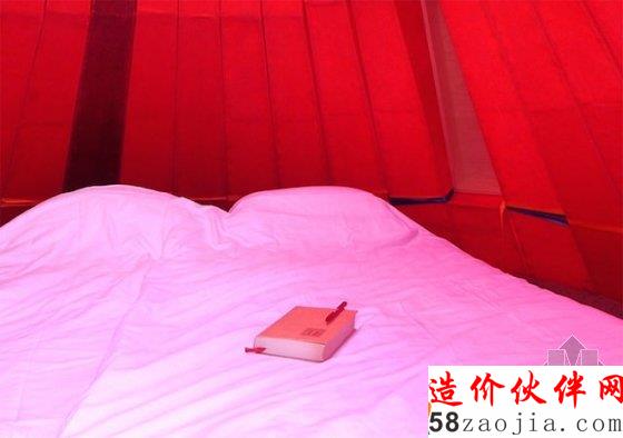 十四位設(shè)計(jì)師構(gòu)建沙灘上的膠囊旅館