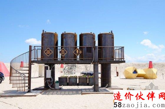 十四位設(shè)計(jì)師構(gòu)建沙灘上的膠囊旅館
