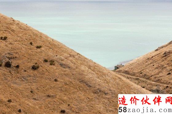 面朝海邊的度假小屋 自然的與山融為一體