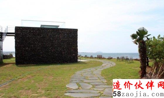 這哪是咖啡館,分明是藝術(shù)館,果然權(quán)總裁還是追求藝術(shù)至高無上!這環(huán)境在黃昏的時(shí)候邊喝咖啡邊看日落,幫幫噠!反正濟(jì)州島是免簽,任性的人就要體驗(yàn),準(zhǔn)備著跟霸道愛賣萌的權(quán)總裁同居,是什么樣的感受呢?