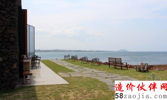 這哪是咖啡館,分明是藝術(shù)館,果然權(quán)總裁還是追求藝術(shù)至高無上!這環(huán)境在黃昏的時(shí)候邊喝咖啡邊看日落,幫幫噠!反正濟(jì)州島是免簽,任性的人就要體驗(yàn),準(zhǔn)備著跟霸道愛賣萌的權(quán)總裁同居,是什么樣的感受呢?
