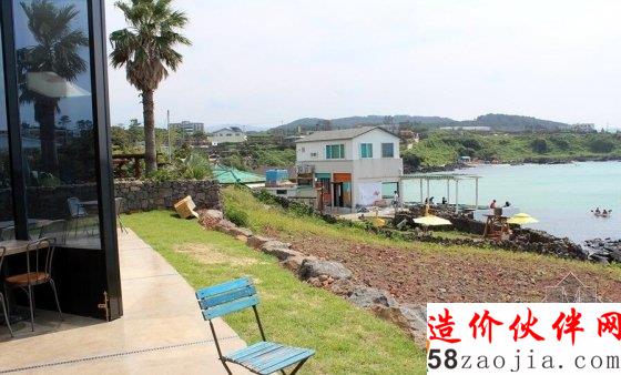 這哪是咖啡館,分明是藝術(shù)館,果然權(quán)總裁還是追求藝術(shù)至高無上!這環(huán)境在黃昏的時(shí)候邊喝咖啡邊看日落,幫幫噠!反正濟(jì)州島是免簽,任性的人就要體驗(yàn),準(zhǔn)備著跟霸道愛賣萌的權(quán)總裁同居,是什么樣的感受呢?