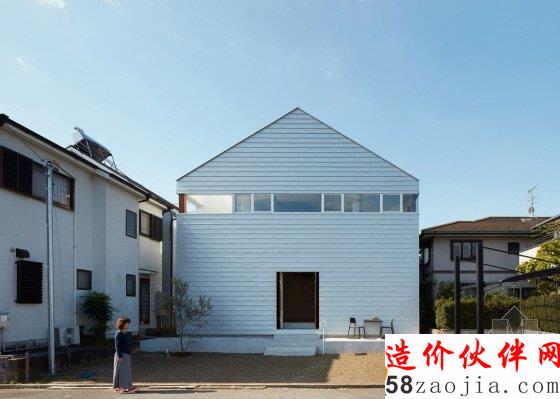 你能猜到日本這棟民宅里有個(gè)籃球場(chǎng)嗎?