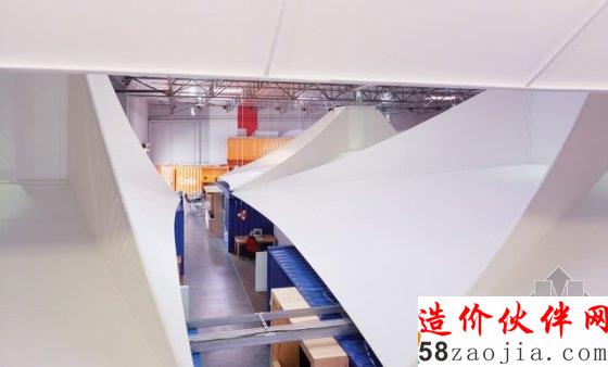 集裝箱和帳篷結(jié)合會出現(xiàn)怎樣的創(chuàng)意辦公室