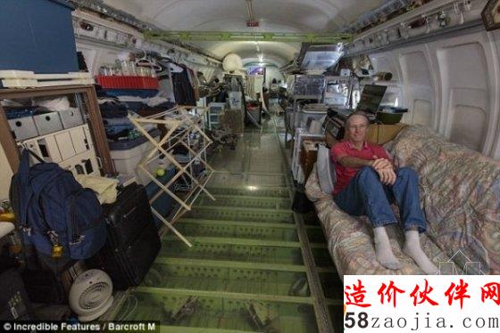 房車簡(jiǎn)直弱爆了 潮爺爺將飛機(jī)改造成他的夢(mèng)想之家!