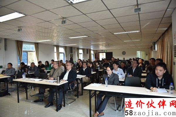 珠海市住房和城鄉(xiāng)規(guī)劃建設(shè)局舉辦依法行政普法講座暨案例分析宣講