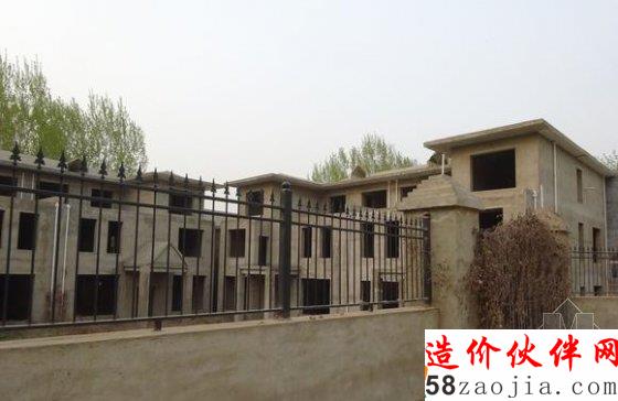南陽市臥龍區(qū)小陳莊爛尾的別墅群