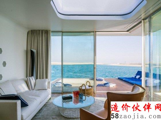 客人不會(huì)有生活在偏遠(yuǎn)島嶼的錯(cuò)覺(jué),因?yàn)檫@座別墅的每一個(gè)角落都配備了最新的技術(shù)。