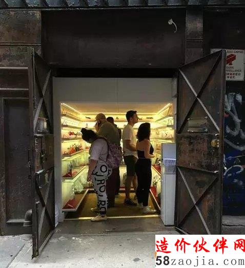 他們在6平米的電梯里開了間「世界最小」的博物館