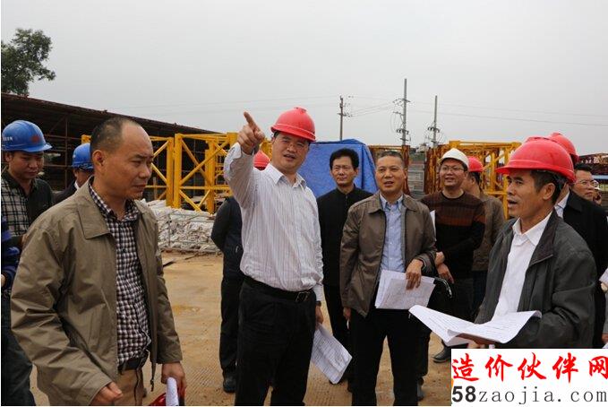 吳建林常委帶隊深入保障房項目工地現(xiàn)場辦公2