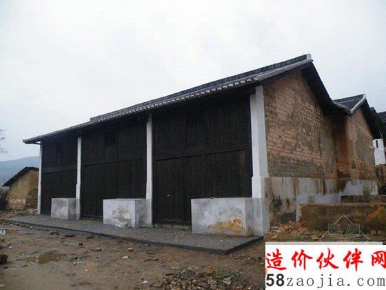 圖為修繕房屋