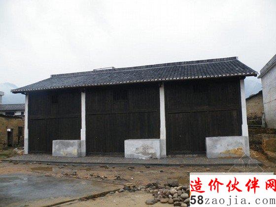 圖為修繕房屋